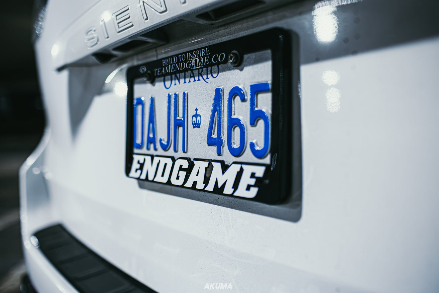 LICENSE PLATE FRAME - BUILD TO INSPIRE (WHITE/BLACK)